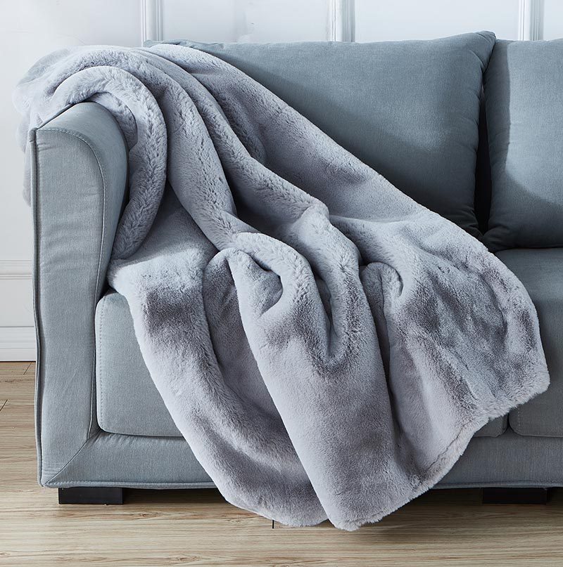Cassilda Luxury Chinchilla Faux Fur Throw Blanket (50' x 60')